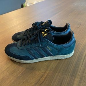 Adidas Samanta OG. Black & gold limited edition. Gum sole.